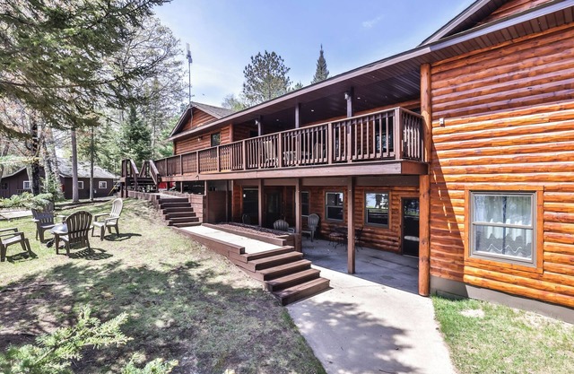 Gorgeous! Private 8 bedroom cabin w/spectacular lake views.