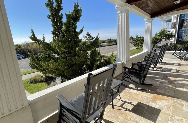 GORGEOUS PROPERTY IN QUIET NEIGHBORHOOD