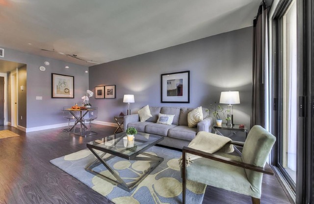 Gorgeous Views of the Lake, Mountains and Pool, Luxurious 1 bed 1 bath Apt.