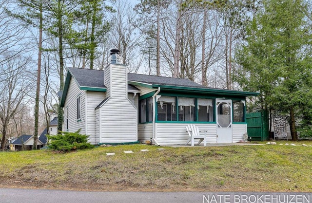 Goshorn Lake Resort Cottage #6 Saugatuck, MI