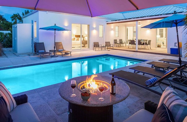Grace Haven: Luxury Home w/Pool & Golf Cart, Walkable to Beach