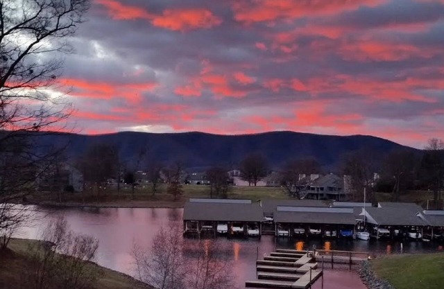 Grace's Place at Bernard's Landing - Lakefront - Smith Mountain Lake