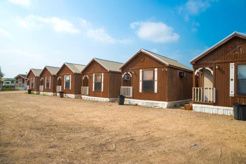 Grand Eagle Ford Lodge & RV Park