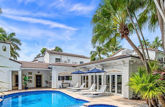Grand historic Residence/Walk to beach/Heated Pool/Outdoor kitchen/Hibiscus Key/Residences