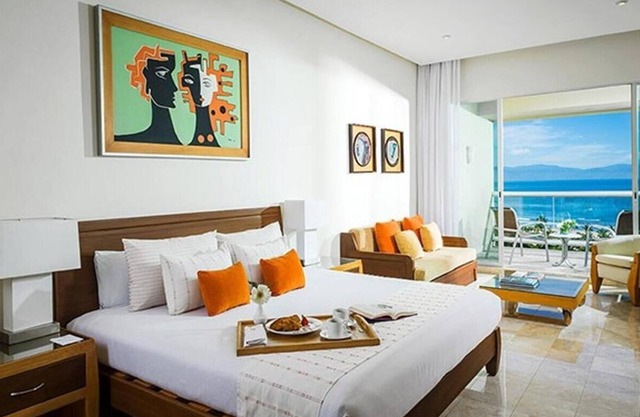 Grand Mayan Two Bedroom Suite – Spacious Luxury in Acapulco Paradise