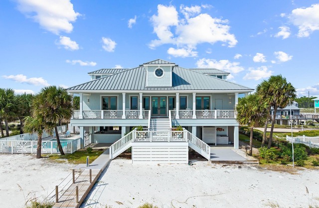 Grand View: 8BR Beachfront on East End- Priv. Pool, Sleeps 22!