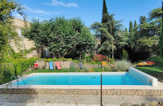 Grande Chambre de 30m2 Dans Belle Demeure Xviiè à Cabrières D'avignon