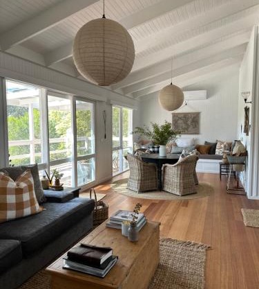 Grape Farm Cottage with picturesque vineyard views