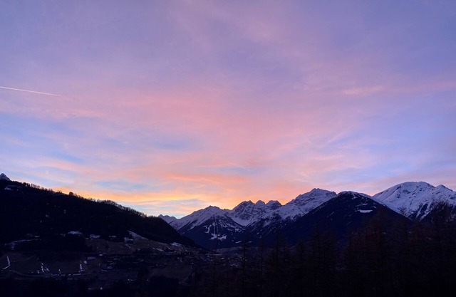 Great 2-6 person apartment in the mountains close to ski resorts and Innsbruck!