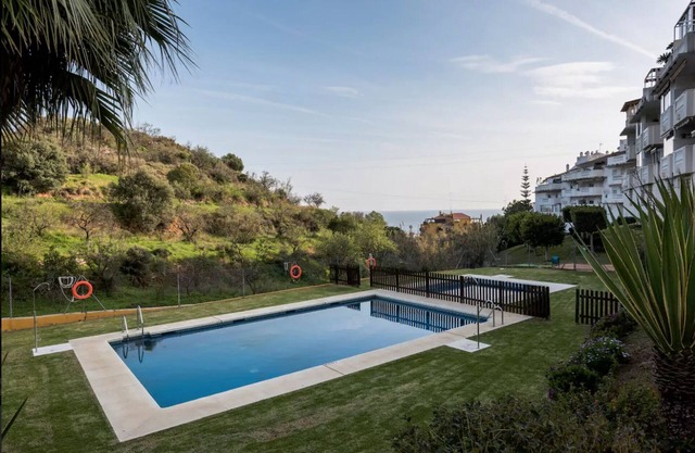 Great 3 Bedroom Apartment, swimming pool, near beach