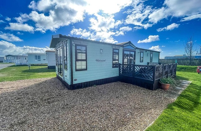 Great 4 berth caravan for hire in Suffolk at North Denes, ref 40149ND