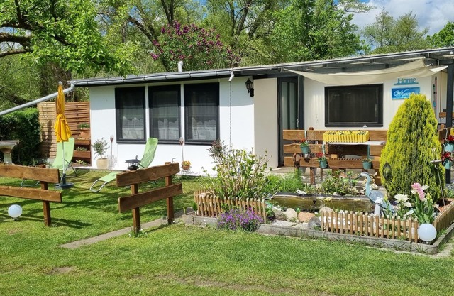 Great bungalow on the water (terrace, garden, beach, boat, bicycles, etc.)