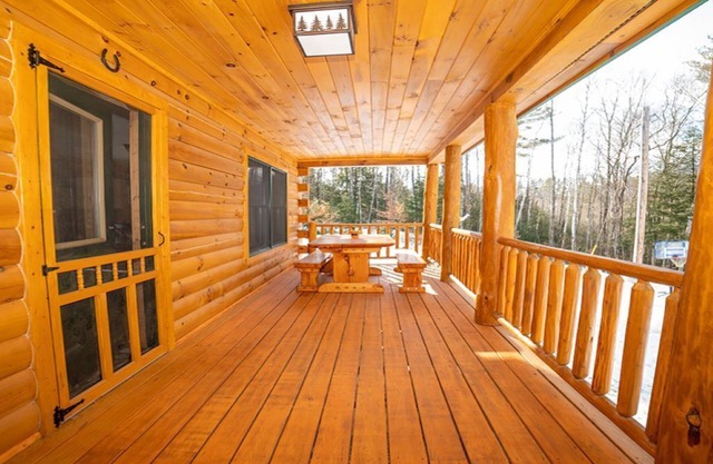 Great Cabin in the country with hot tub