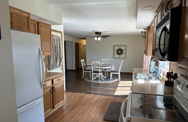 Great house with plenty of space for your guests- PETS STAY FREE