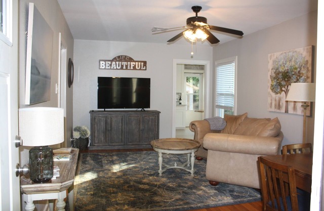 Great Location! Come Relax.Retreat!