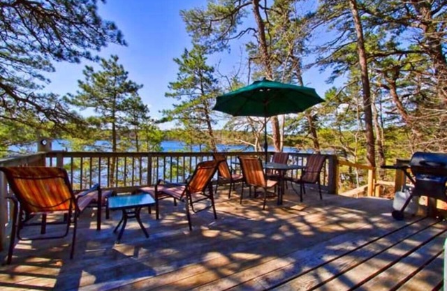 Great Pond Cottage in Wellfleet