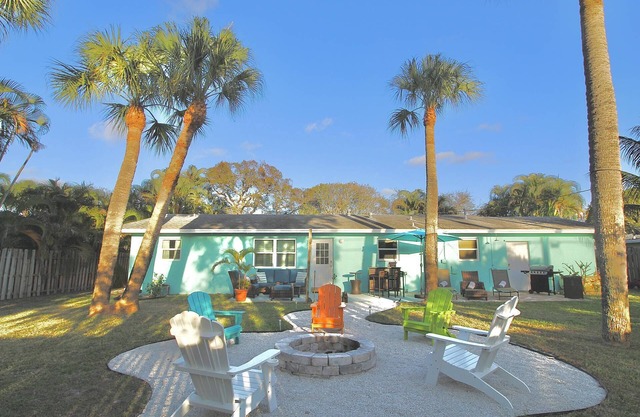 Great rates - Great location with firepit, private yard and outdoor shower