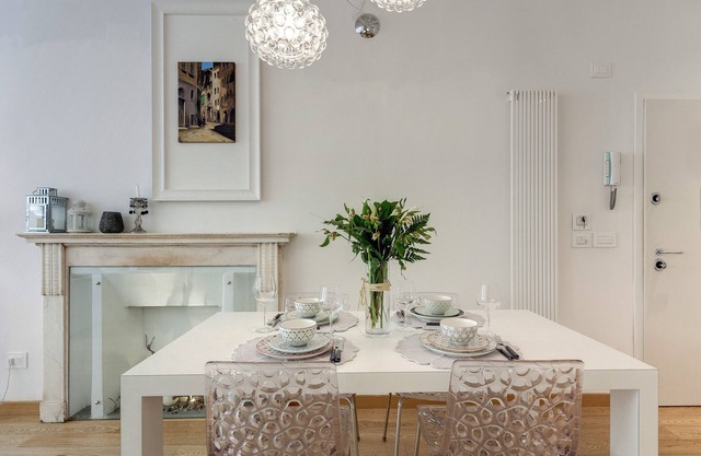 GREAT STYLISH DESIGN 5 STARS IN THE OLD CENTER -