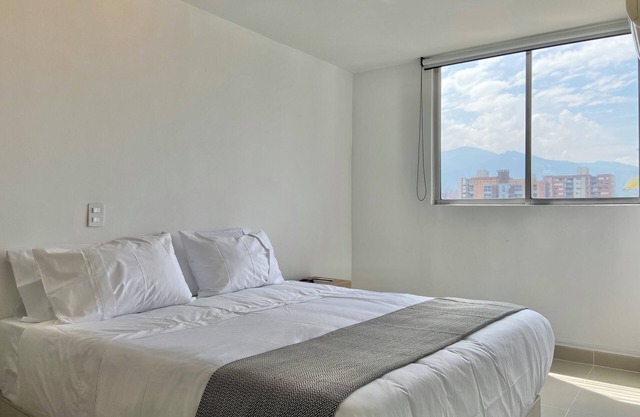 Great View Apartment in Medellin, El poblado, Pet-friendly, 1Br/Equiped Kitchen