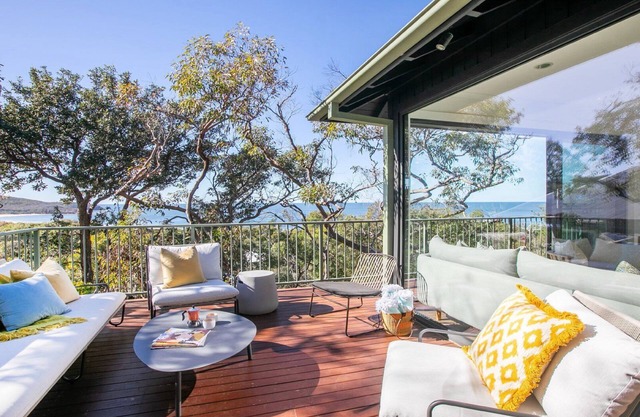 Great views, easy walk to beach and bay in bush setting