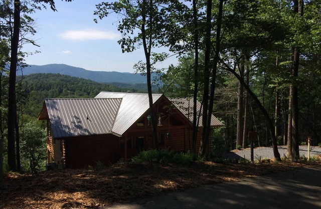 Great Views -"Lazy Bear Inn"