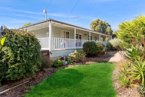 Green Gully House - BYO Linen