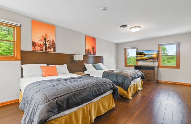 Green Majesty: Luxe Getaway — Your Private Paradise Awaits!