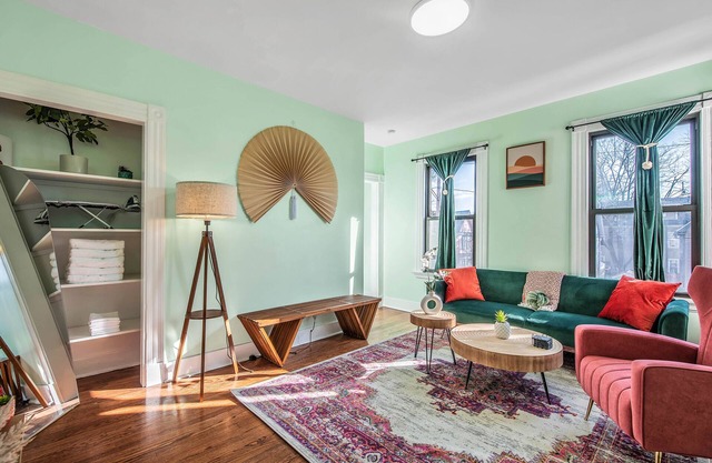 Green N' Groovy in the Heart of East Rock Near DT | Yale |Cozy N' Comfortable