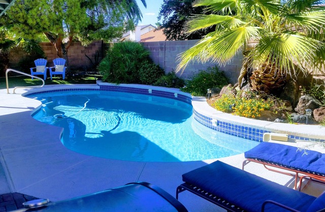 Green Valley(HENDERSON)3 Bdrm,2 BA, POOL/SPA home,10 miles from the strip