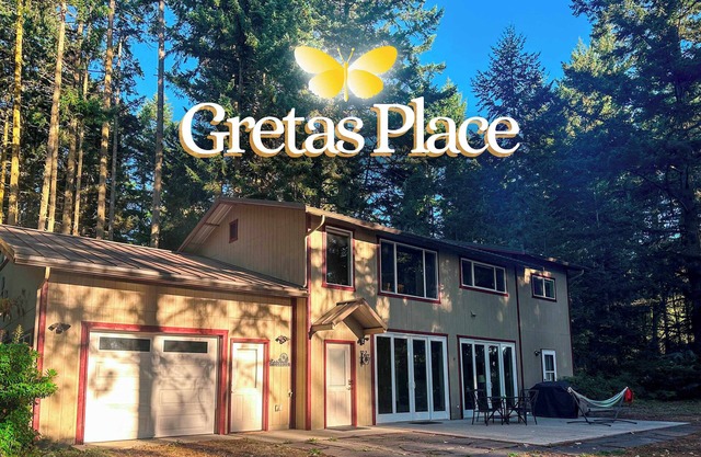 Gretas Place Secluded Woodsy Retreat with Water View