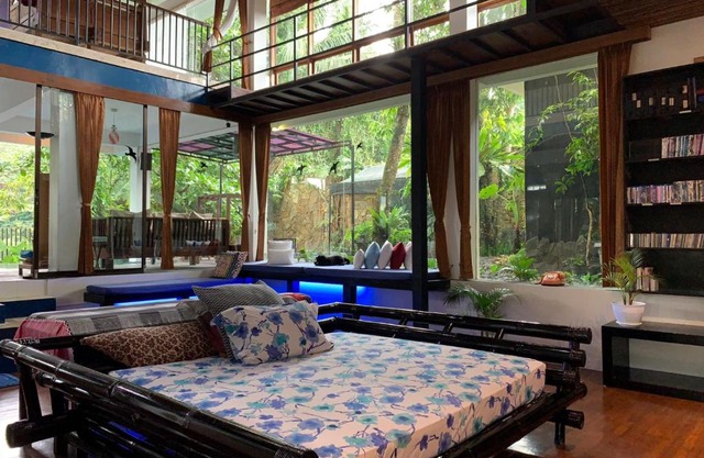 Griya Oma Nining-Large House with Swimming Pool