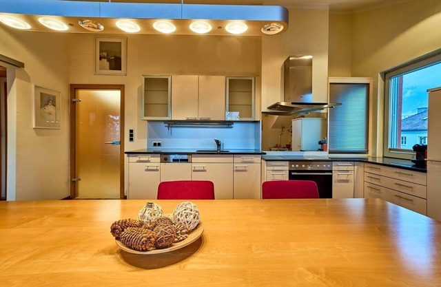 Große, Exklusive Wohnung mit Balkon und Fantastischer Aussicht auf die Bergwelt