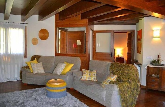 Ground Floor 3 rooms Pool, Fireplace, Garden & Wi-Fi