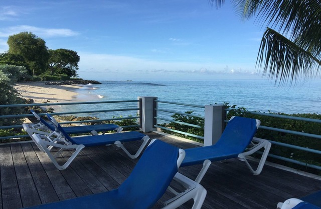 Ground Floor Apt with garden only 3 mins walk to Beach and Beach Club