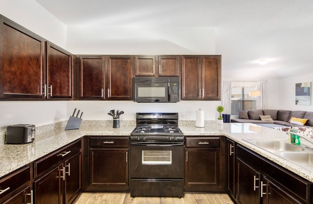 Ground-floor home with foosball table, washer/dryer, AC, enclosed patio & WiFi