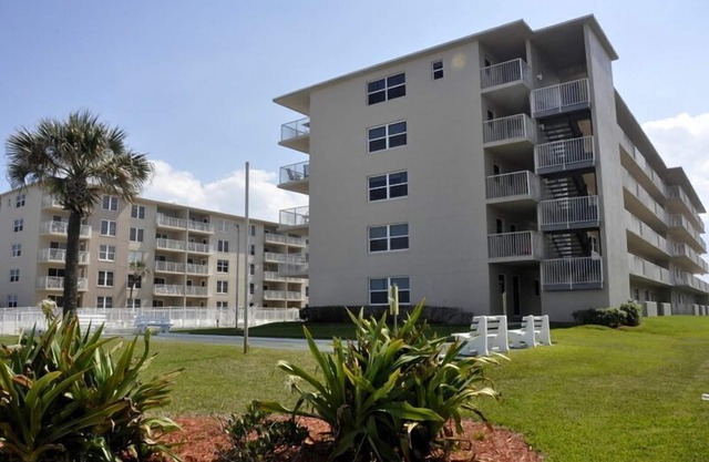 Ground Floor! Keep your toys and fishing gear on the patio!