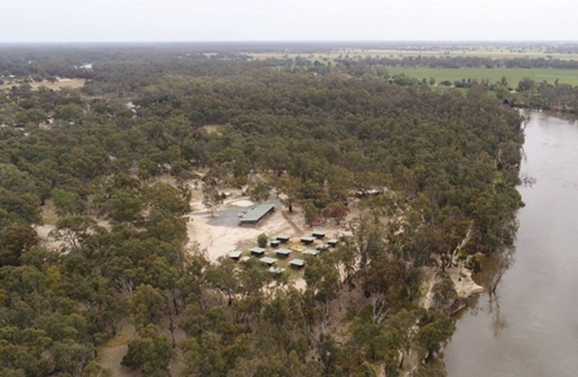 GROUP CAMP ON MURRAY RIVER NEAR ECHUCA/MOAMA
