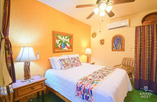 Group-Friendly Stay, Near to Malecón & City Charm