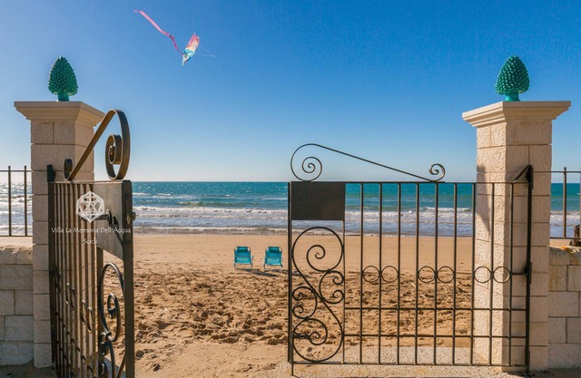 Group villa with direct access to the sea, private pool,free wi-fi, garden, bbq