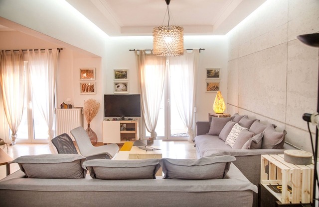 Grove House-Excellently placed classy flat, near Acropolis, Piraeus and beach