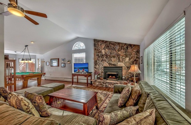 GS115-Pool Table, Hot Tub & Close to Casinos/Beach