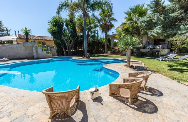 Gual house with private pool