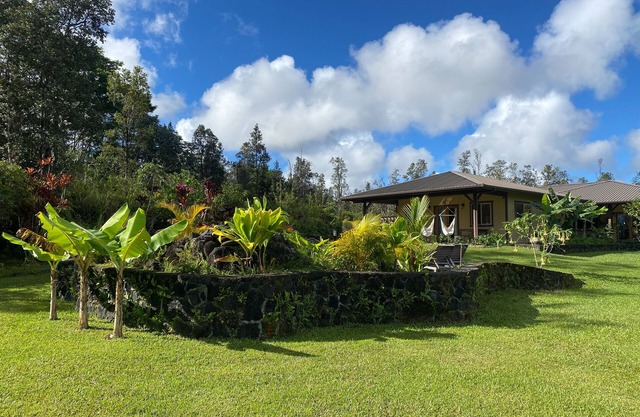 Guest House on gorgeous tropical private 3 acre estate perfect central location.