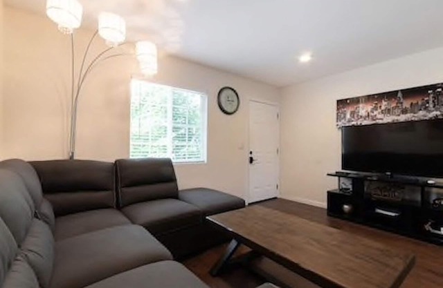 Guest House with its own entrance. Has WiFi and Close to Disneyland