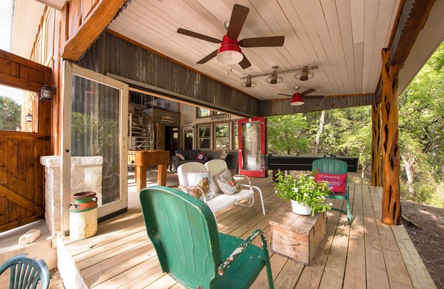 Guest House with semi-private swimming hole on cypress creek