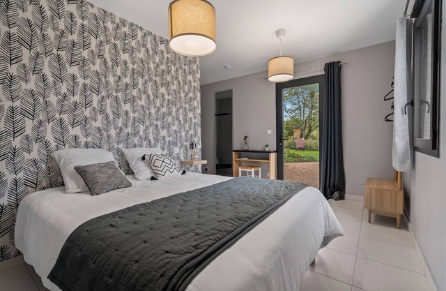 Guesthouse 'Graphique' with Mountain View, Wi-Fi and Air Conditioning
