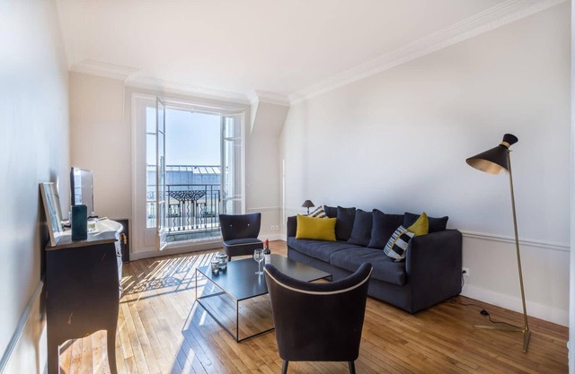 GuestReady - Designer Apartment - Eiffel Tower View!