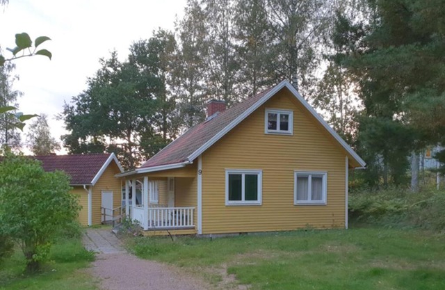 Gula Stugan, Skogsbo i centrala Leksand