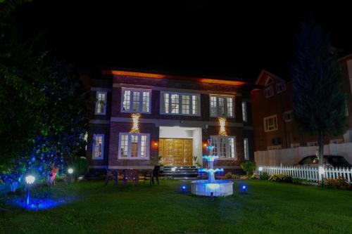 Gulberg Cottage