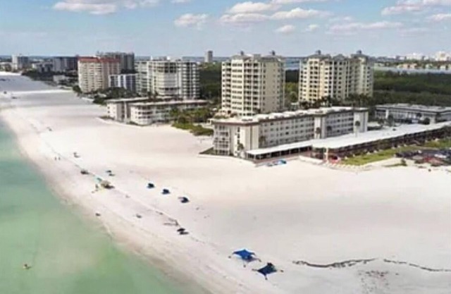 Gulf front Condo in Lido Key!